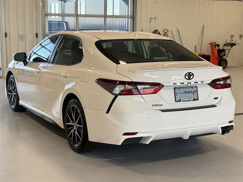 Used 2024 Toyota Camry SE image 5