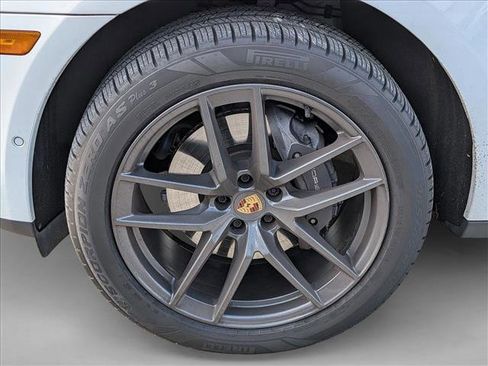 Used 2023 Porsche Macan Turbo image 7