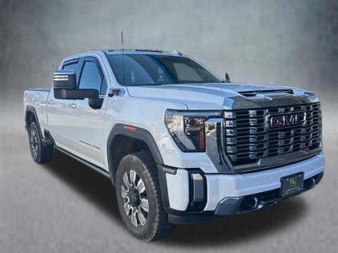 Used 2025 GMC Sierra 2500 Denali image 2