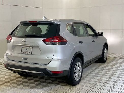 Used 2019 Nissan Rogue S image 17