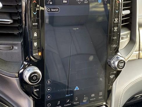 Used 2022 RAM 3500 Limited w/ Towing Technology Group image 16