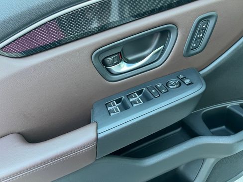 Used 2024 Honda Pilot Elite image 31