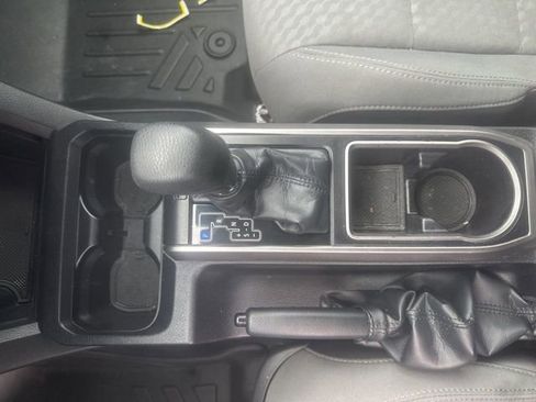 Used 2022 Toyota Tacoma SR5 w/ Technology Package image 15