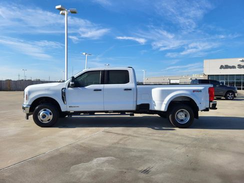 Used 2025 Ford F350 XLT image 2