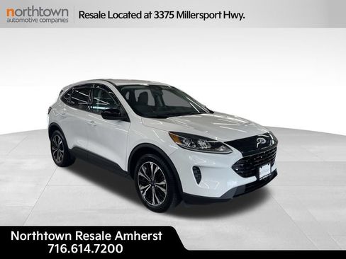 Used 2022 Ford Escape SE w/ SE Sport Appearance Package AWD/4WD image 3