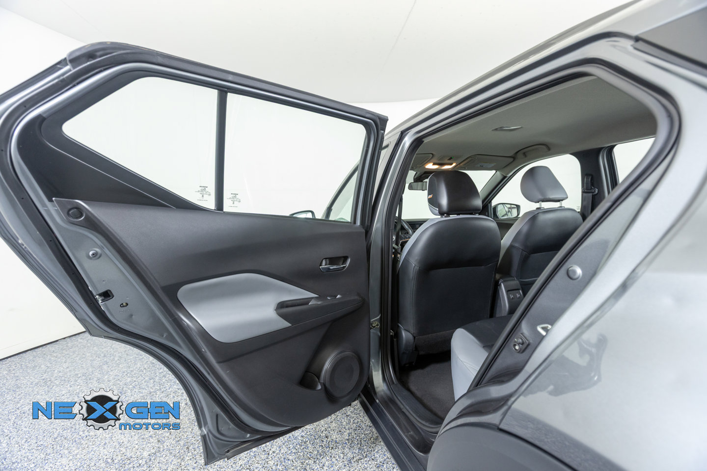 Used 2024 Nissan Kicks SR w/ SR Premium Package FWD image 27