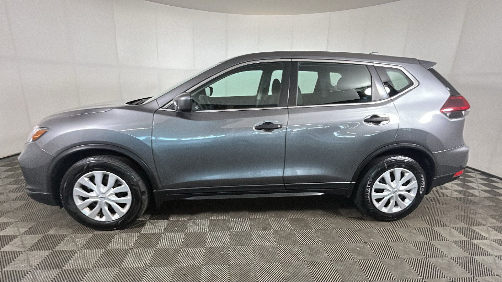 Used 2020 Nissan Rogue S FWD image 7