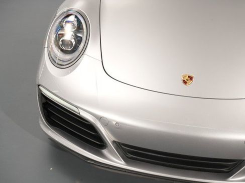 Used 2019 Porsche 911 Carrera 4 AWD/4WD image 10