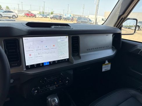 Used 2025 Ford Bronco Outer Banks AWD/4WD image 21