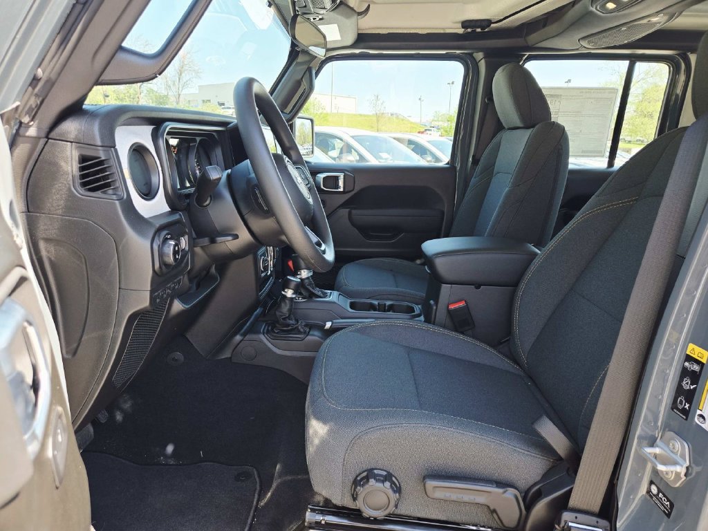 New 2026 Jeep Gladiator Sport AWD/4WD image 15