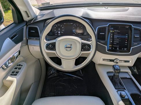 Certified 2022 Volvo XC90 T5 Momentum w/ Climate Package image 16