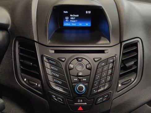 Used 2018 Ford Fiesta SE image 25