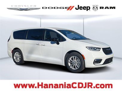 New 2026 Chrysler Pacifica Select