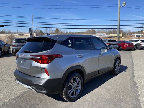 Used 2023 Kia Seltos LX AWD/4WD image 3