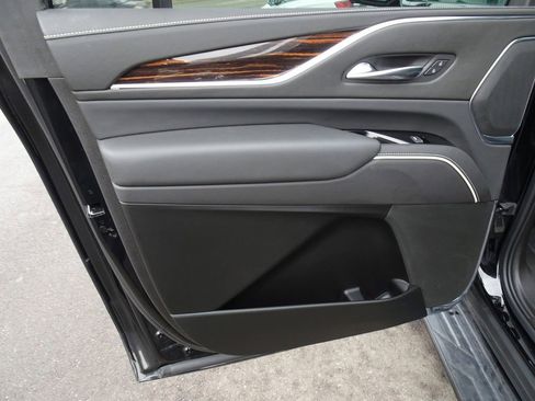 Used 2021 Cadillac Escalade ESV Premium Luxury w/ Driver Assist Tech Package image 15