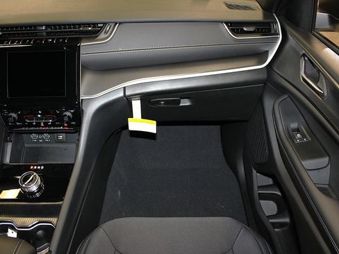 New 2026 Jeep Grand Cherokee Laredo X AWD/4WD image 30