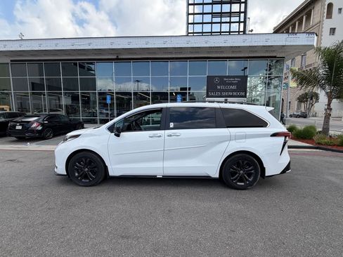 Used 2024 Toyota Sienna XSE w/ XSE Plus Package AWD/4WD image 2