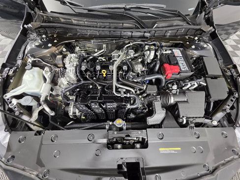 Used 2024 Nissan Altima 2.5 SR FWD image 11