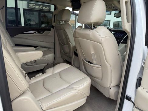 Used 2016 Cadillac Escalade ESV Premium AWD/4WD image 18