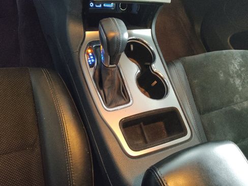 Used 2017 Jeep Grand Cherokee Altitude AWD/4WD image 26