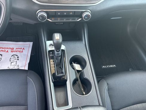 Used 2025 Nissan Altima 2.5 SV FWD image 21
