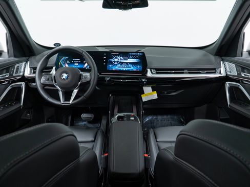 New 2025 BMW X1 xDrive28i w/ Technology Package image 15