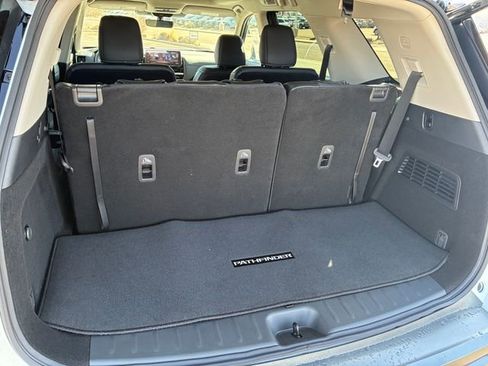 New 2026 Nissan Pathfinder SL w/ SL Premium Package FWD image 21