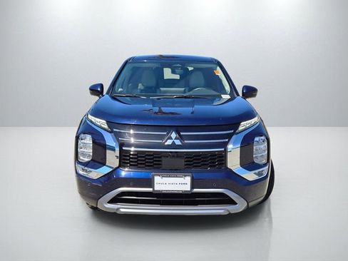 Used 2025 Mitsubishi Outlander SE image 3