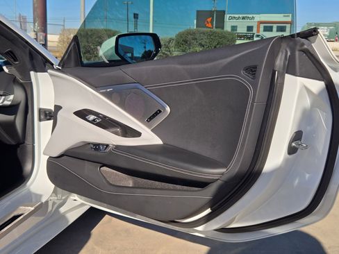 Used 2021 Chevrolet Corvette Stingray Preferred Cpe w/ Z51 Performance Package image 28