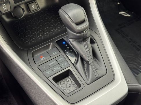 Used 2022 Toyota RAV4 XLE image 26