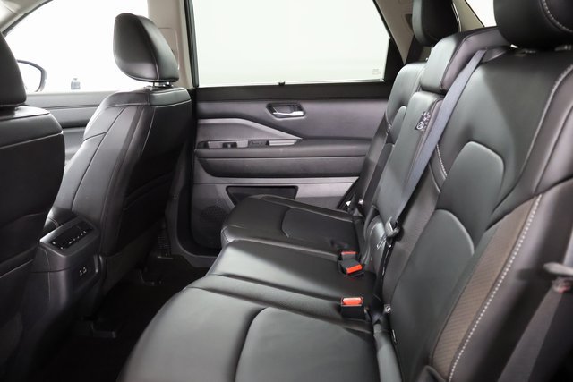 Certified 2025 Nissan Pathfinder SL w/ Black Appearance Package AWD/4WD image 33