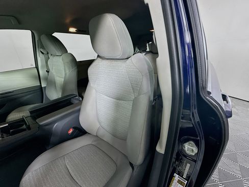 Used 2021 Toyota Sienna LE image 12