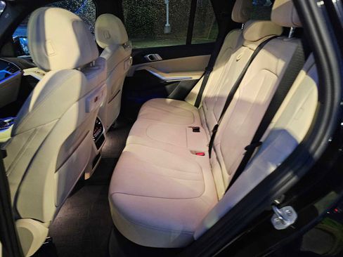 Used 2021 BMW X5 xDrive40i w/ Convenience Package image 16