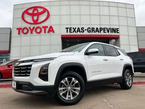 Used 2025 Chevrolet Equinox LT image 2