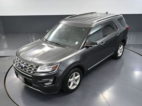 Used 2017 Ford Explorer XLT AWD/4WD image 57