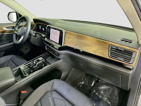 Used 2024 Volkswagen Atlas SE FWD image 29