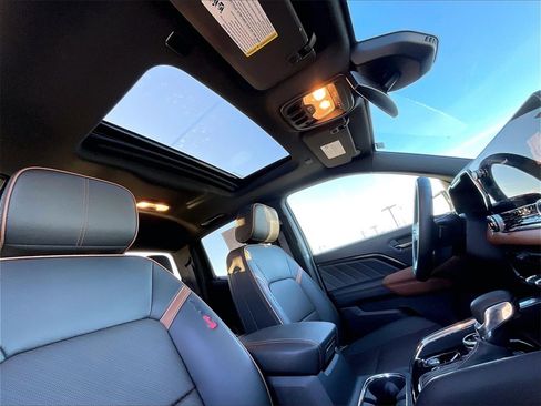 Used 2024 GMC Canyon AT4 w/ AT4 Premium Package image 21