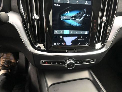 Used 2024 Volvo S60 B5 Core image 32