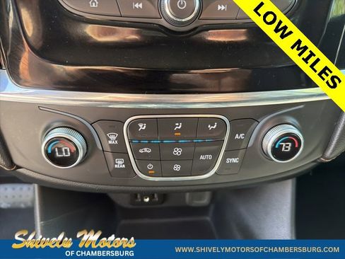Used 2020 Chevrolet Traverse LT image 27