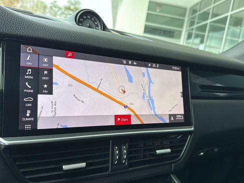 Used 2021 Porsche Cayenne Coupe image 25