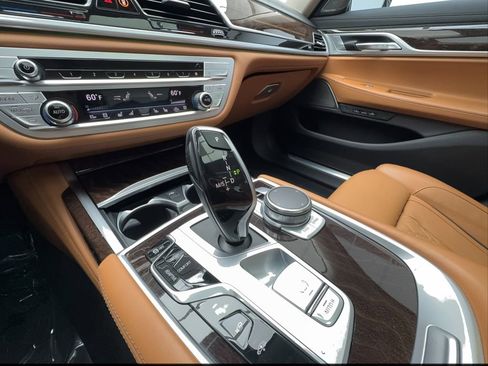 Used 2022 BMW 740i xDrive w/ Premium Package AWD/4WD image 45