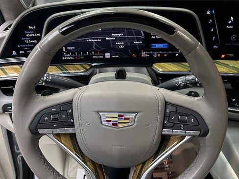 Used 2022 Cadillac Escalade Premium Luxury Platinum AWD/4WD image 25