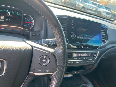 Used 2022 Honda Pilot TrailSport image 32