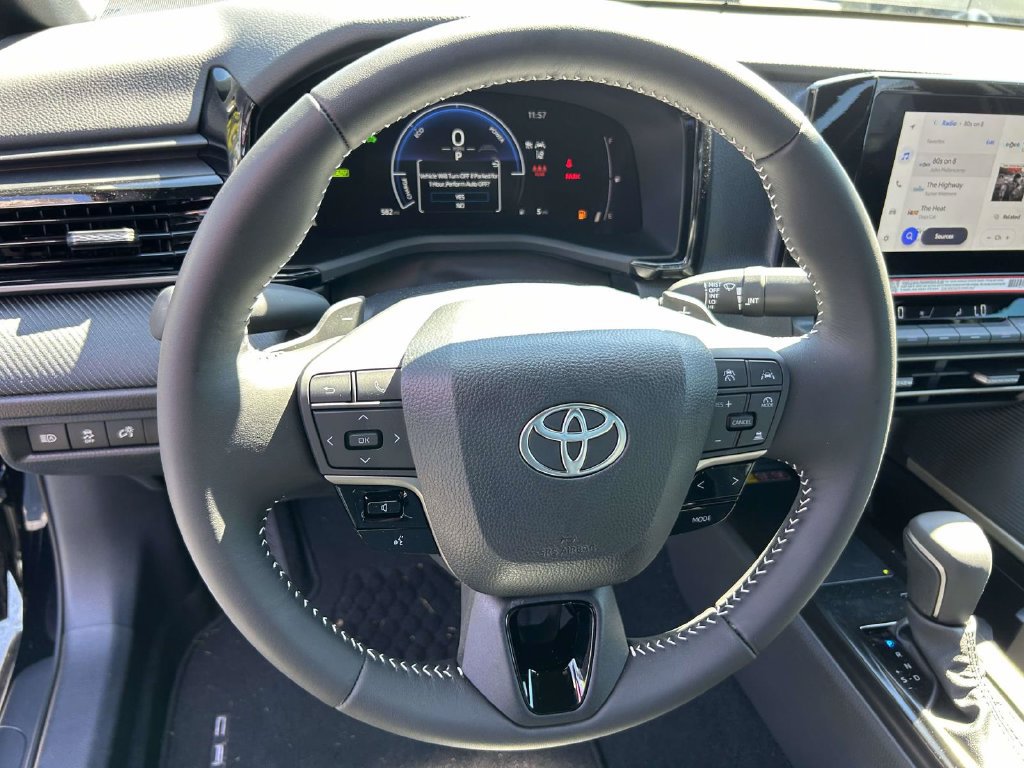 New 2026 Toyota Camry Hybrid FWD image 18