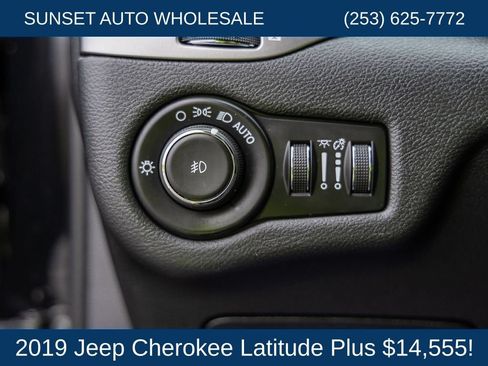 Used 2019 Jeep Cherokee Latitude Plus AWD/4WD image 47