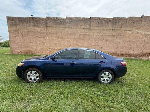 Used 2009 Toyota Camry LE FWD image 2