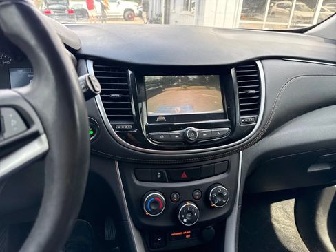 Used 2019 Chevrolet Trax LT w/ LT Convenience Package FWD image 20