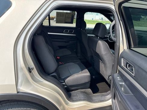 Used 2017 Ford Explorer XLT w/ Class II Trailer Tow Package AWD/4WD image 11