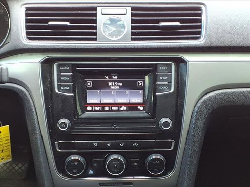 Used 2016 Volkswagen Passat 1.8T S image 21