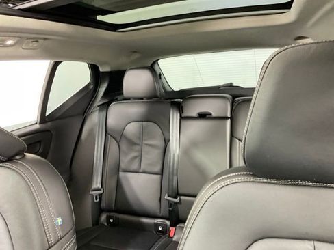 Certified 2024 Volvo XC40 B5 Plus w/ Climate Package image 34